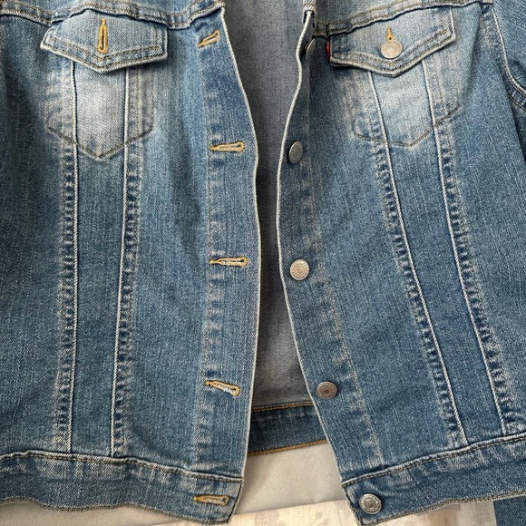 Levi's Denim Jacket with Faux Fur Collar - Picture 3 of 3